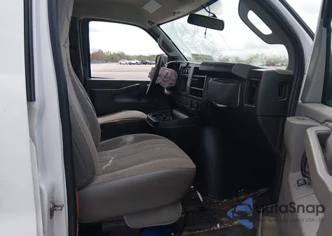 2019 Chevrolet Express 2500 Work Van z USA, uszkodzony, nr VIN 1GCWGAF16K1367364